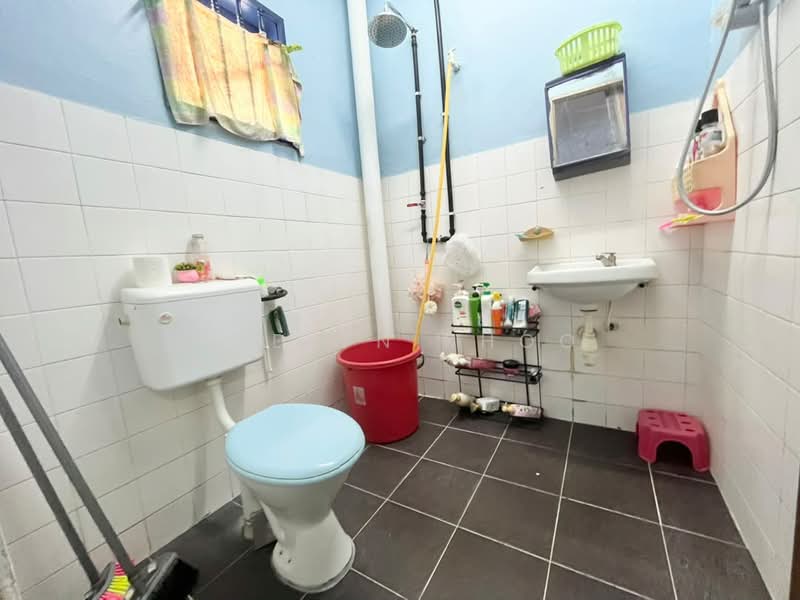 2-storey Terraced House for Sale in Taman Desa Country Homes (Rawang) - Evelyn Khoo - Bathroom - PropertyGuru.com.my