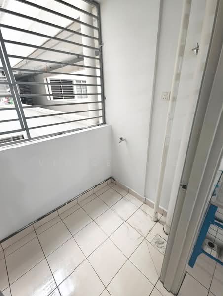 Pangsapuri untuk Dijual di Denai Nusantara Apartment - Venice Tang - Balcony - PropertyGuru.com.my