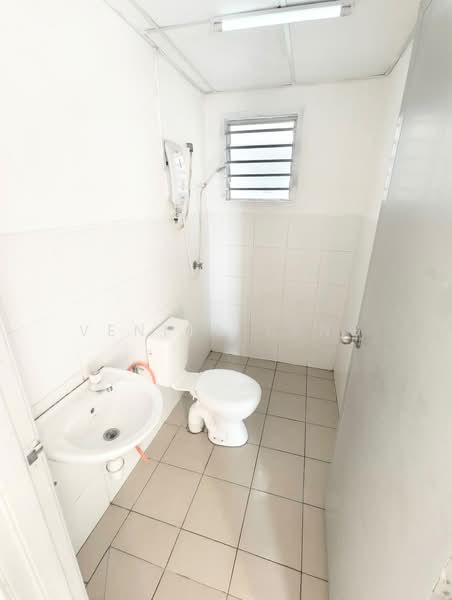 Pangsapuri untuk Dijual di Denai Nusantara Apartment - Venice Tang - Bathroom - PropertyGuru.com.my