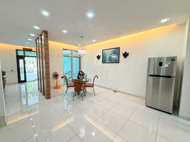 Rumah Teres 2 Tingkat untuk Dijual di Setia Tropika (Johor Bahru) - Jit Sin Cheah - Dining Room - PropertyGuru.com.my
