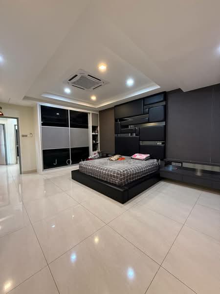 Rumah Teres 2 Tingkat untuk Dijual di Taman Megah Ria (Masai) - Jovel Lim - Master Bedroom - PropertyGuru.com.my