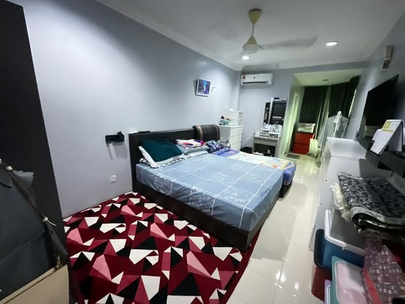 Semi-Detached House for Sale in Taman Pinggiran Pelangi Fasa 2 (Rawang) - SK Luk - Bedroom - PropertyGuru.com.my