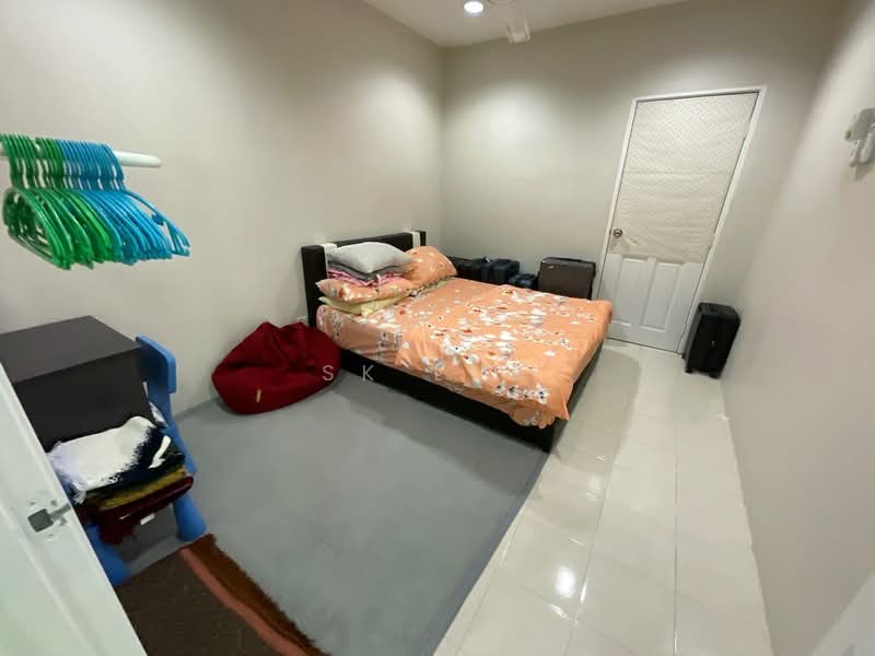 Semi-Detached House for Sale in Taman Pinggiran Pelangi Fasa 2 (Rawang) - SK Luk - Bedroom - PropertyGuru.com.my