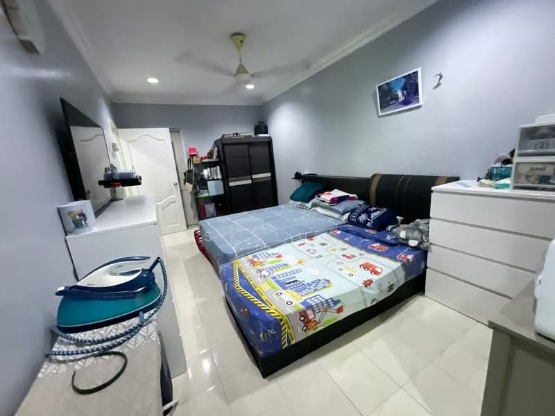 Semi-Detached House for Sale in Taman Pinggiran Pelangi Fasa 2 (Rawang) - SK Luk - Bedroom - PropertyGuru.com.my