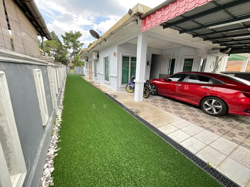 Semi-Detached House for Sale in Taman Pinggiran Pelangi Fasa 2 (Rawang) - SK Luk - Exterior - PropertyGuru.com.my