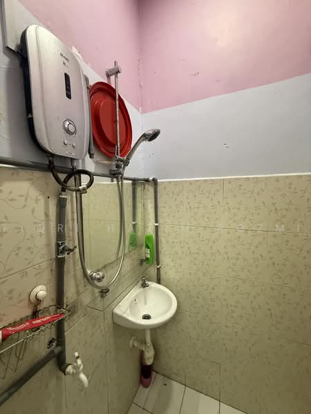 Rumah Teres 1 Tingkat untuk Dijual di Taman Cheras Jaya (Cheras) - Fiqri Hazim Rozmi - Bathroom - PropertyGuru.com.my