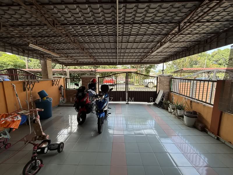 Rumah Teres 1 Tingkat untuk Dijual di Taman Cheras Jaya (Cheras) - Fiqri Hazim Rozmi - Car Park - PropertyGuru.com.my