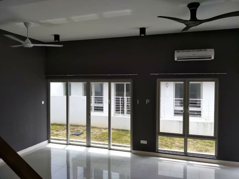 Rumah Kluster untuk Dijual di Sunway Alam Suria (Shah Alam) - Tom Yip - Living Room - PropertyGuru.com.my