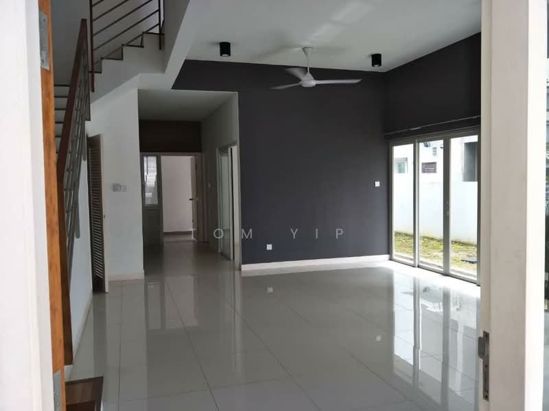 Rumah Kluster untuk Dijual di Sunway Alam Suria (Shah Alam) - Tom Yip - Living Room - PropertyGuru.com.my
