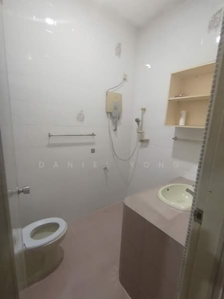 Rumah Teres 2 Tingkat untuk Dijual di Taman Pelangi (Johor Bahru) - Daniel Yong - Bathroom - PropertyGuru.com.my