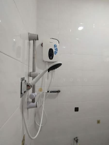 Rumah Teres 2 Tingkat untuk Dijual di Taman Pelangi (Johor Bahru) - Daniel Yong - Bathroom - PropertyGuru.com.my