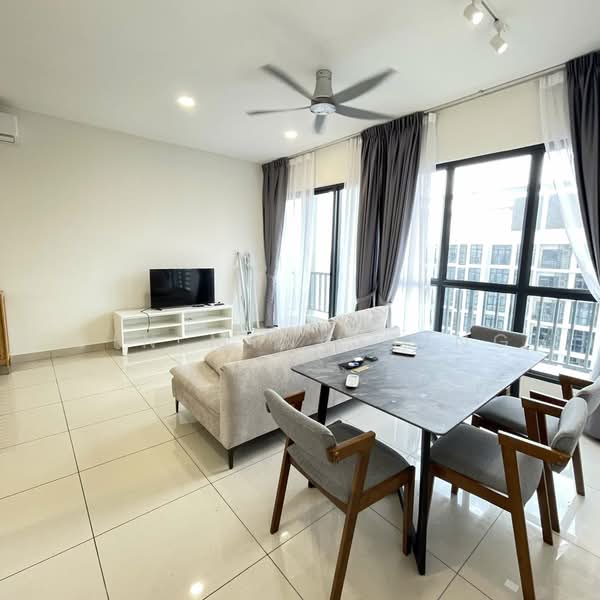 Kediaman Servis untuk Dijual di 28 Boulevard - Jin Ming Ting - Living Room - PropertyGuru.com.my