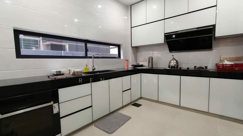Semi-Detached House for Rent in Taman Mount Austin (Tebrau) - Reny Hee - Kitchen - PropertyGuru.com.my