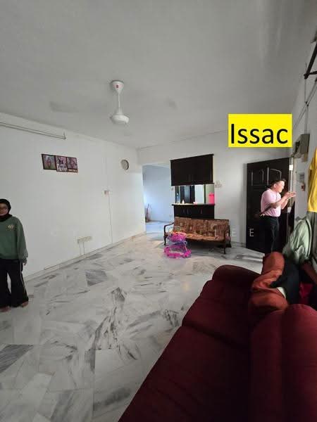 Rumah Flat untuk Dijual di Taman Bukit Jambul - Cy Issac Lee - Living Room - PropertyGuru.com.my