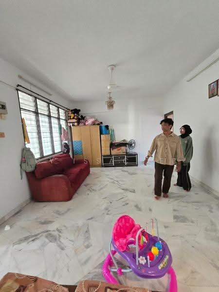 Rumah Flat untuk Dijual di Taman Bukit Jambul - Cy Issac Lee - Living Room - PropertyGuru.com.my