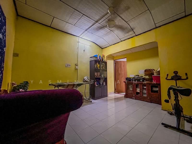 2-storey Terraced House for Sale in Petaling Jaya (Selangor) - Yasmin Sulaiman - Living Room - PropertyGuru.com.my