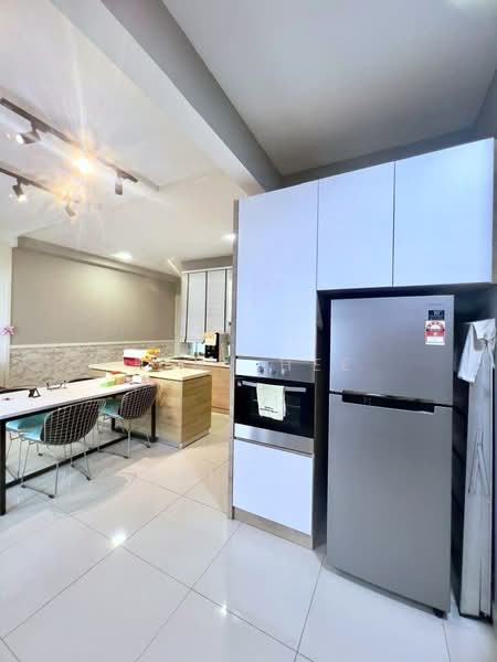 Kediaman Servis untuk Dijual di D'Lagoon - Reny Hee - Kitchen - PropertyGuru.com.my