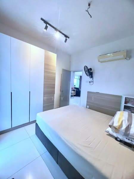 Kediaman Servis untuk Dijual di D'Lagoon - Reny Hee - Bedroom - PropertyGuru.com.my