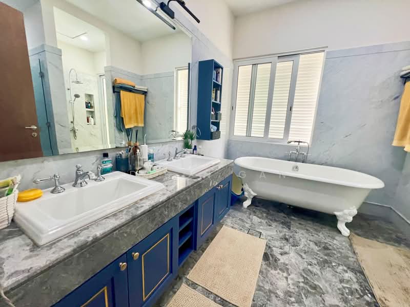 Rumah Berkembar untuk Dijual di Mont Kiara (Kuala Lumpur) - Edison Gan - Bathroom - PropertyGuru.com.my