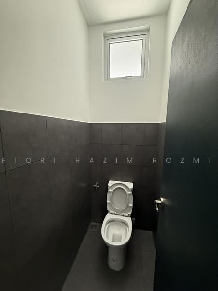 Shop / Office for Rent in Bandar Serenia (Dengkil) - Fiqri Hazim Rozmi - Bathroom - PropertyGuru.com.my