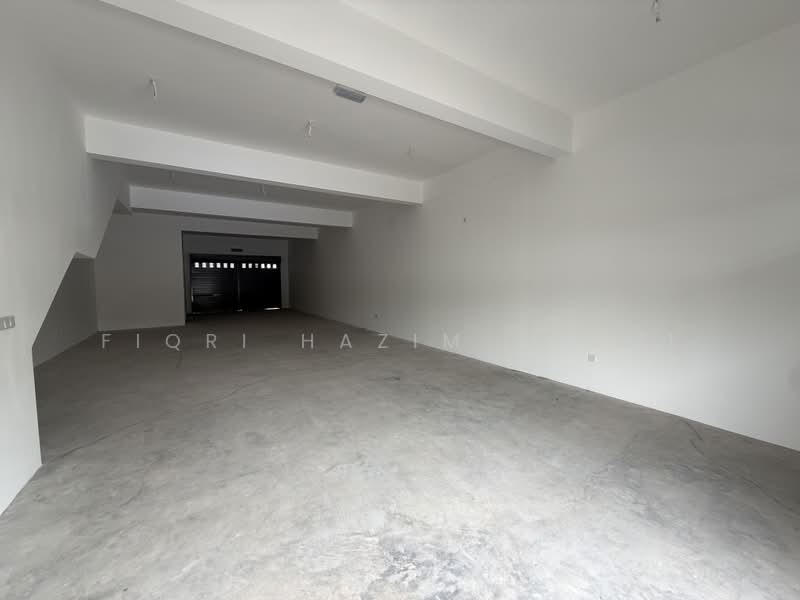 Shop / Office for Rent in Bandar Serenia (Dengkil) - Fiqri Hazim Rozmi - Entrance - PropertyGuru.com.my