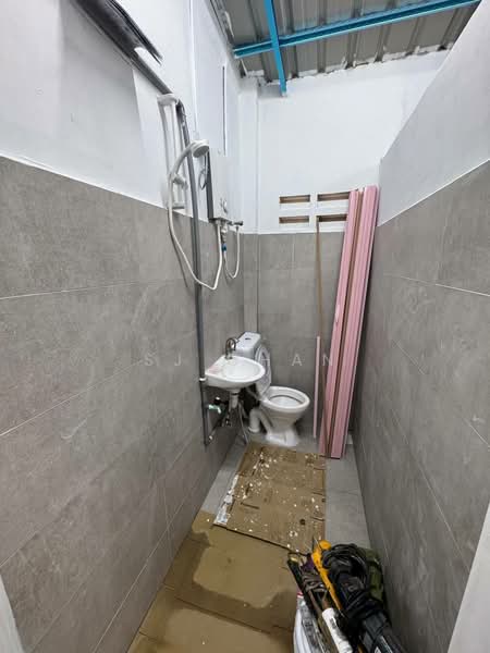 Rumah Teres 2 Tingkat untuk Disewa di Taman Puteri Wangsa (Ulu Tiram) - SJ CHAN - Bathroom - PropertyGuru.com.my
