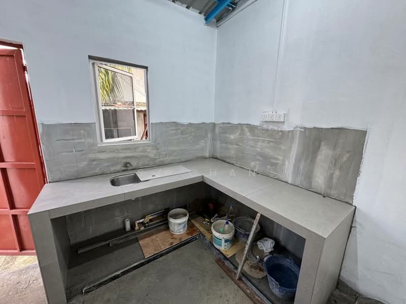 Rumah Teres 2 Tingkat untuk Disewa di Taman Puteri Wangsa (Ulu Tiram) - SJ CHAN - Kitchen - PropertyGuru.com.my