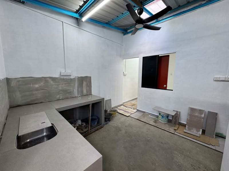 Rumah Teres 2 Tingkat untuk Disewa di Taman Puteri Wangsa (Ulu Tiram) - SJ CHAN - Kitchen - PropertyGuru.com.my