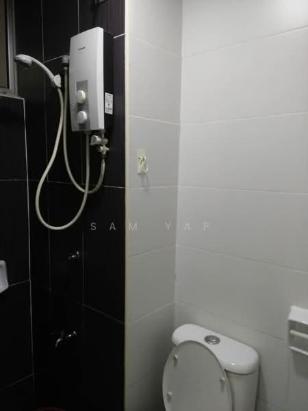 Kediaman Servis untuk Disewa di Larkin Heights - Sam Yap - Bathroom - PropertyGuru.com.my