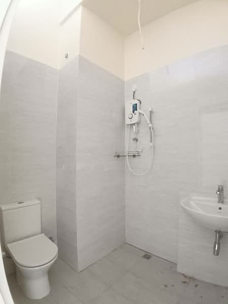 2-storey Terraced House for Sale in Tampoi (Johor) - Karl Lim - Bathroom - PropertyGuru.com.my