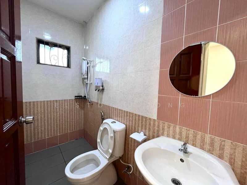 Rumah Teres 2-Tingkat untuk Dijual di Taman Pelangi (Johor Bahru) - Elston Chong - Bathroom - PropertyGuru.com.my