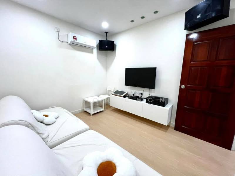 Rumah Teres 2-Tingkat untuk Dijual di Taman Pelangi (Johor Bahru) - Elston Chong - Living Room - PropertyGuru.com.my