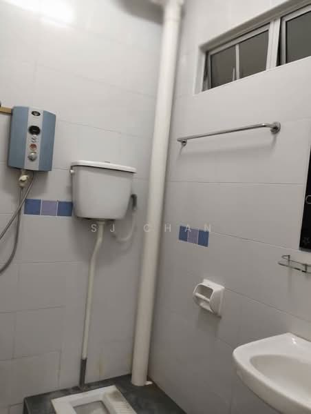 Rumah Teres 2 Tingkat untuk Disewa di Taman Desa Tebrau (Tebrau) - SJ CHAN - Bathroom - PropertyGuru.com.my