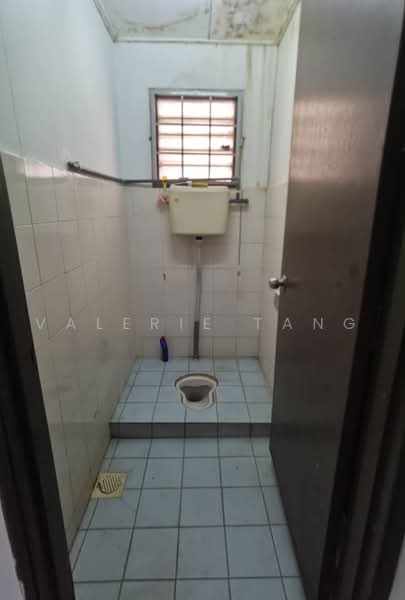 Kedai untuk Disewa di Saujana Damansara (Damansara Damai) - Valerie Tang - Bathroom - PropertyGuru.com.my