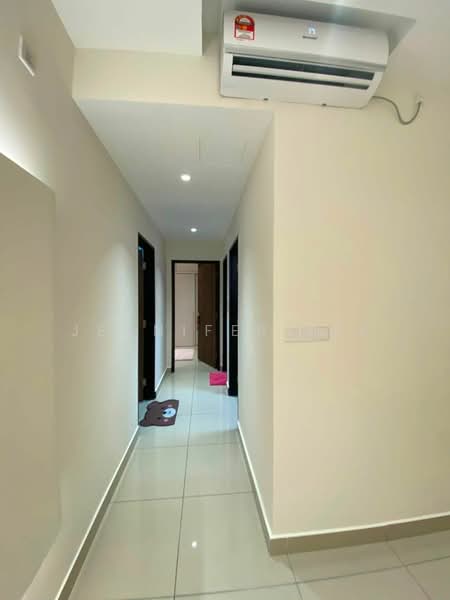 Servis Apartment untuk Disewa di Veranda Residence - Jennifer Tee - Corridor - PropertyGuru.com.my