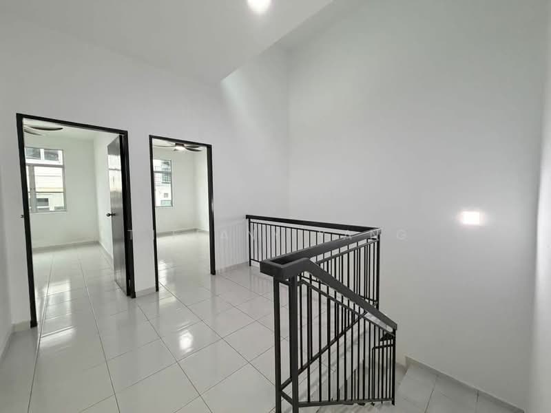 2-storey Terraced House for Sale in Taman Scientex Rawang (Rawang) - Tiffany Yang - Upstair Corridor - PropertyGuru.com.my