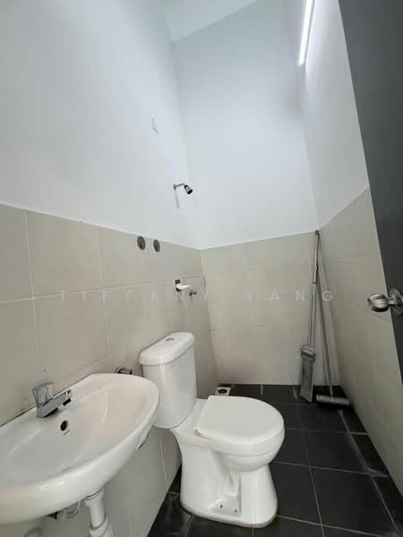 2-storey Terraced House for Sale in Taman Scientex Rawang (Rawang) - Tiffany Yang - Bathroom - PropertyGuru.com.my