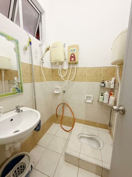 2.5-storey Terraced House for Sale in Taman Setia Indah (Tebrau) - Hayden Chong - Bathroom - PropertyGuru.com.my