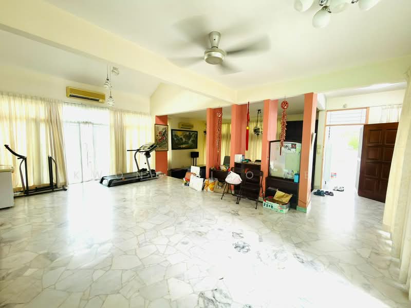 Rumah Banglo untuk Dijual di SS 4B, Taman Kelana Jaya (Petaling Jaya) - Kwong Xiao Wei - Living Room - PropertyGuru.com.my