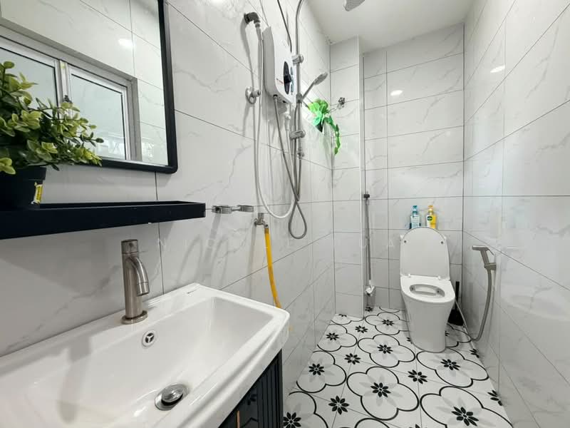 2-storey Terraced House for Sale in Mutiara Rini (Skudai) - Nicole Pua - Bathroom - PropertyGuru.com.my