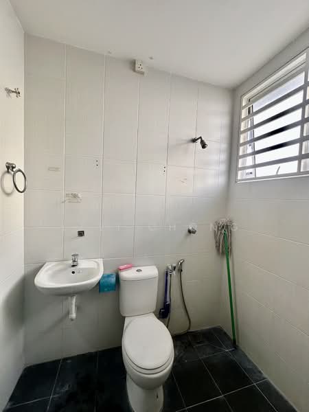 Rumah Teres 2 Tingkat untuk Dijual di Bandar Lahat Baru (Lahat) - Levi Chong - Bathroom - PropertyGuru.com.my
