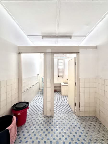 Banglo Komersial untuk Disewa di Pulau Tikus (Penang) - Evonne Lim - Bathroom - PropertyGuru.com.my