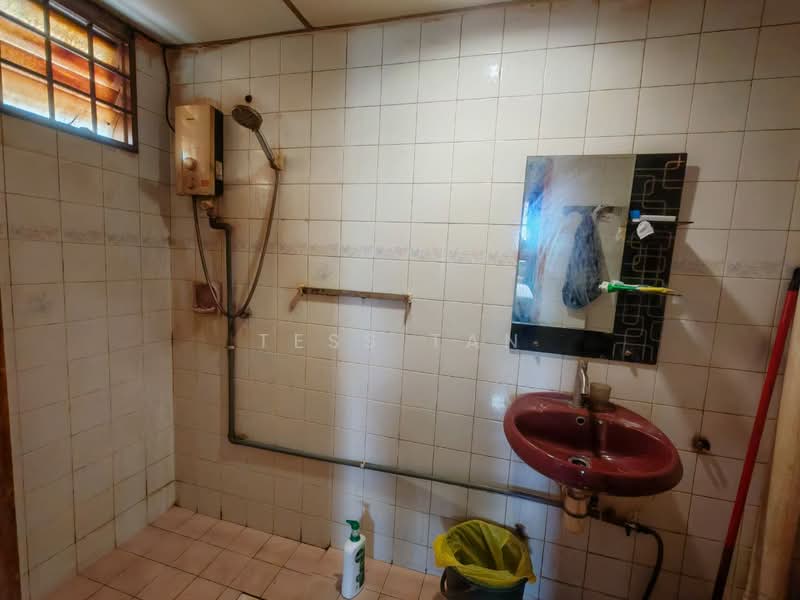 Pangsapuri untuk Dijual di Sri Intan 1 - Tess Tan - Bathroom - PropertyGuru.com.my