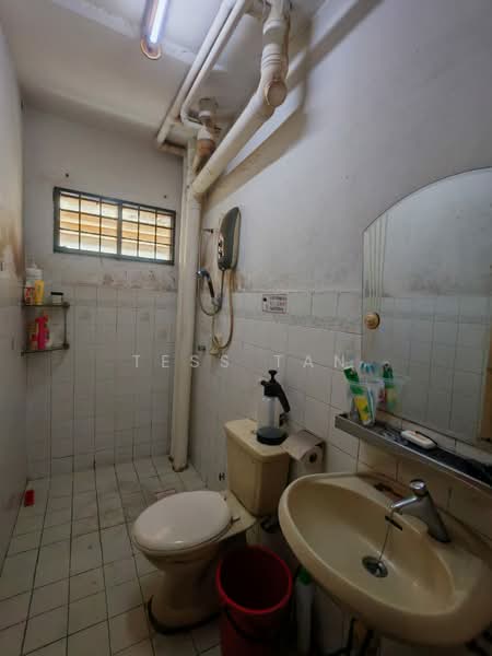 Pangsapuri untuk Dijual di Sri Intan 1 - Tess Tan - Bathroom - PropertyGuru.com.my