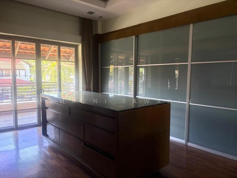 Rumah Berkembar untuk Dijual di Bukit Jelutong (Shah Alam) - muharni sawarin - Balcony - PropertyGuru.com.my