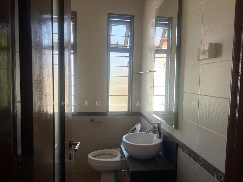 Rumah Berkembar untuk Dijual di Bukit Jelutong (Shah Alam) - muharni sawarin - Bathroom - PropertyGuru.com.my