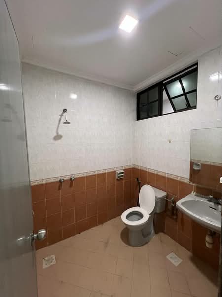 Kondominium untuk Dijual di Datin Halimah Condominium - Fong Lik - Bathroom - PropertyGuru.com.my