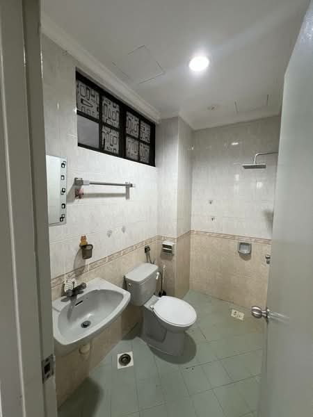 Kondominium untuk Dijual di Datin Halimah Condominium - Fong Lik - Bathroom - PropertyGuru.com.my