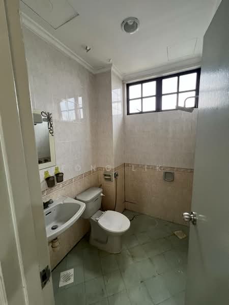 Kondominium untuk Dijual di Datin Halimah Condominium - Fong Lik - Bathroom - PropertyGuru.com.my