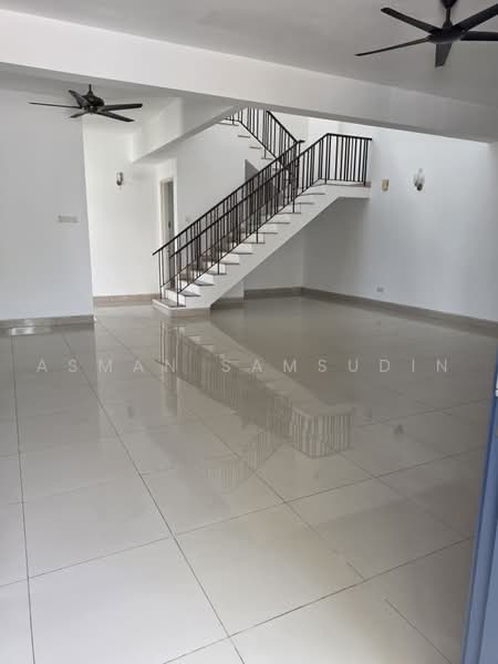 Rumah Teres 2-Tingkat untuk Disewa di Shah Alam (Selangor) - Asman Samsudin - Living Room - PropertyGuru.com.my